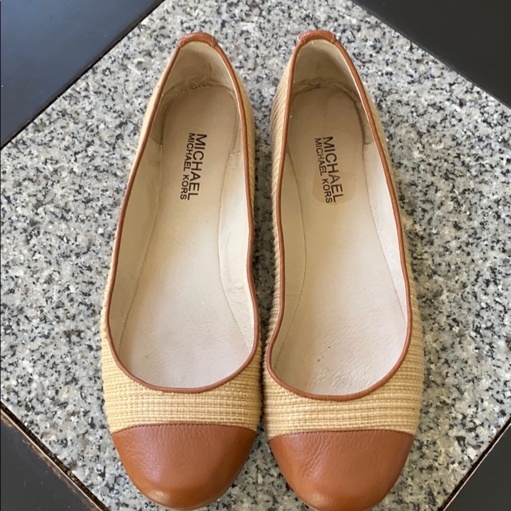 Michael Kors tan brown straw/leather flats